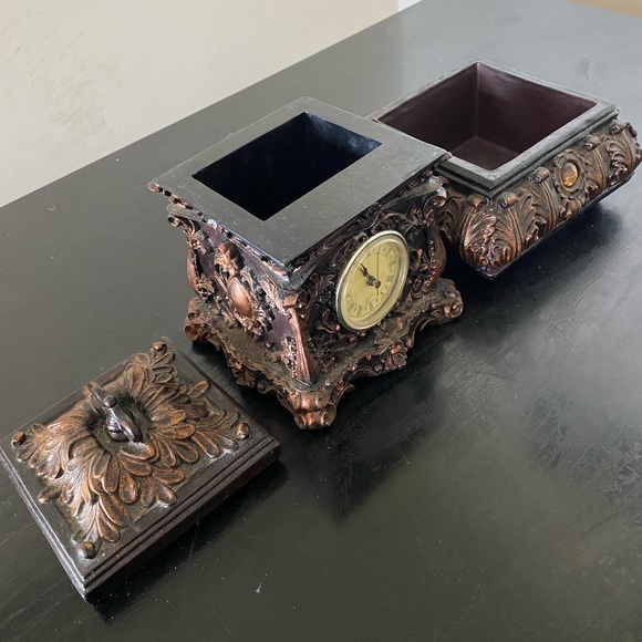 Vintage box w/ clock. - Picture 2 of 6